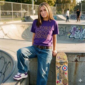 Hugs Not Drugs Graphic Tee Retro Y2K Style Purple T-Shirt Unisex Mens Womens M